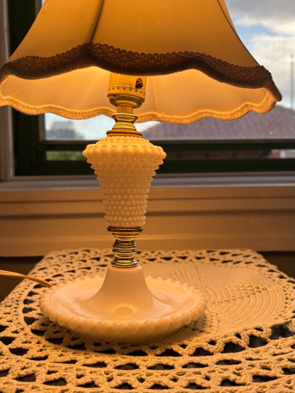 Vintage Milk Glass Hobnail Table Lamp White Boudoir Bedside Lamp 15 - Picture 2 of 7